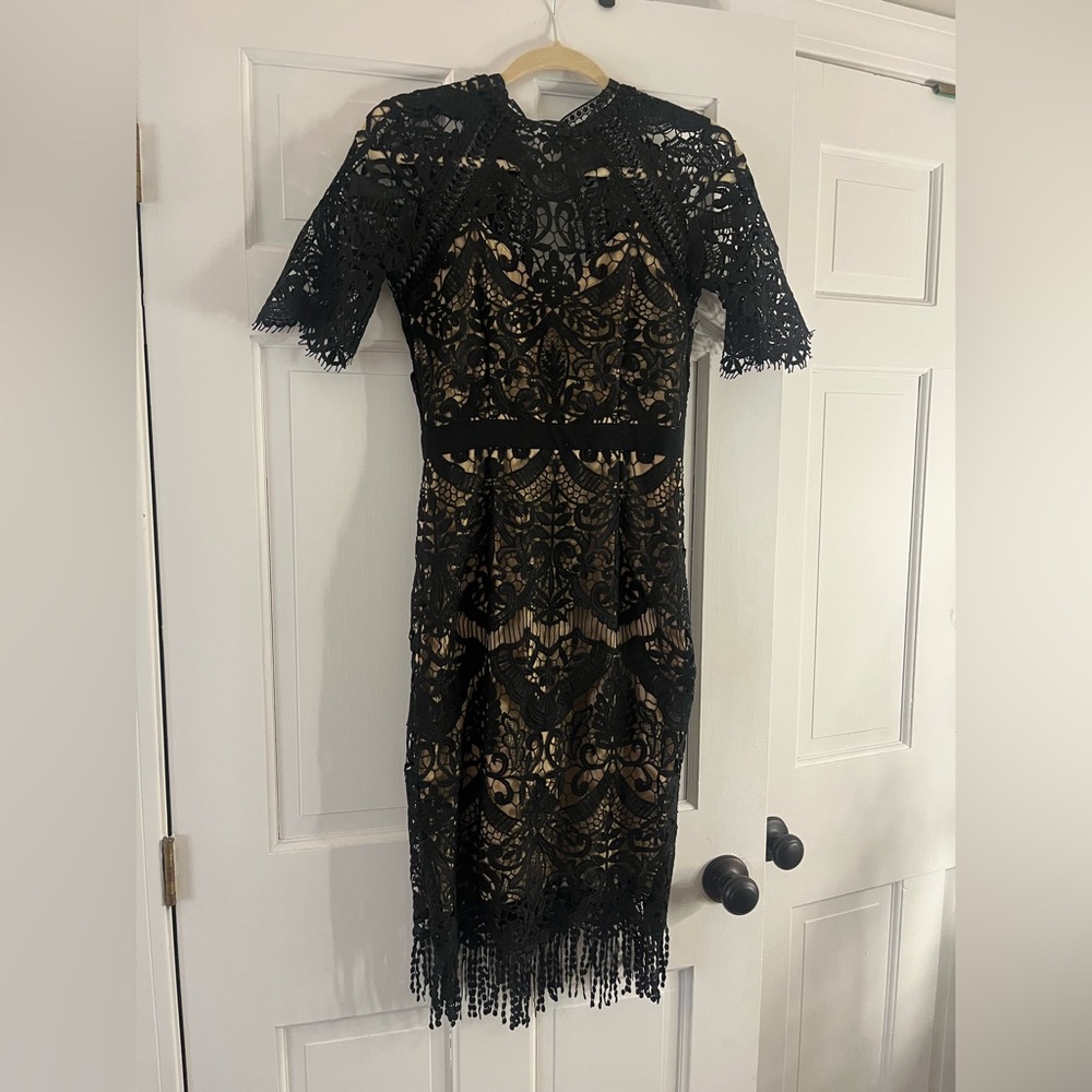 SAYLOR Open Back Lace Midi Dress